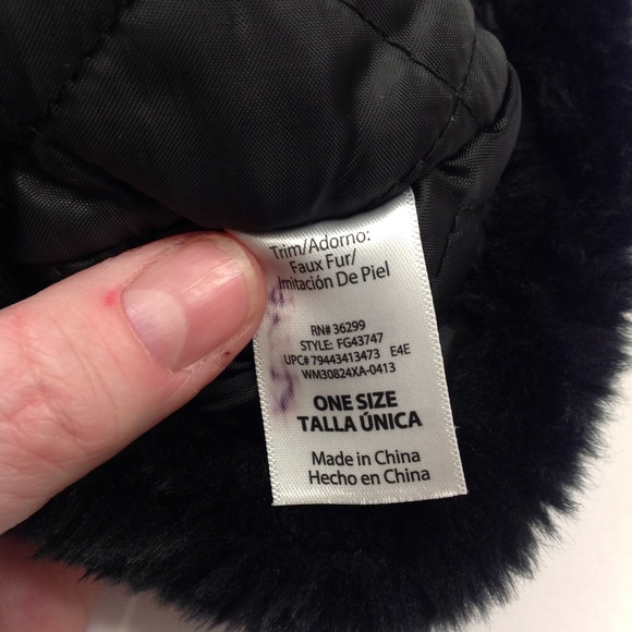 🎉HP🎉 Adorable Girl's Winter Hat - Picture 2 of 3